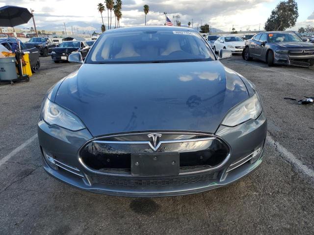 5YJSA1H16EFP40850 - 2014 TESLA MODEL S ნაცრისფერი ფოტო 5