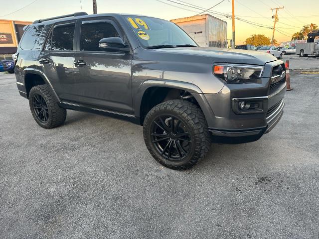 JTEBU5JR3K5665578 - 2019 TOYOTA 4RUNNER SR5 GRAY photo 1