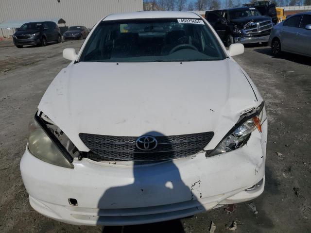 JTDBE32K030234105 - 2003 TOYOTA CAMRY LE WHITE photo 5