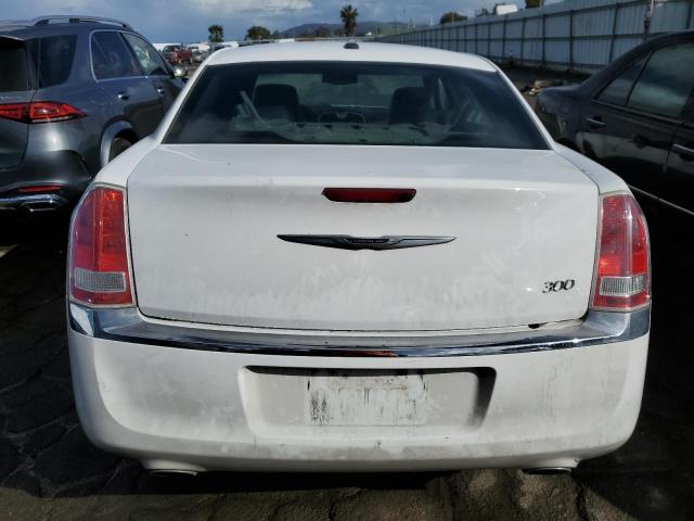 2C3CCAAG2EH380889 - 2014 CHRYSLER 300 WHITE photo 6