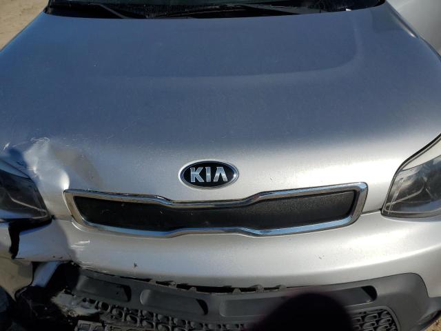 KNDJN2A26F7776733 - 2015 KIA SOUL SILVER photo 11