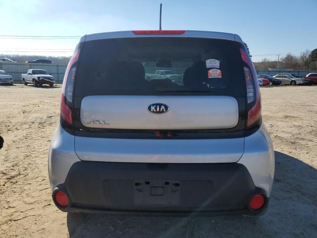 KNDJN2A26F7776733 - 2015 KIA SOUL SILVER photo 6