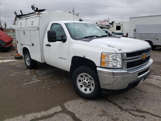 1GB3CZCG8CF227895 - 2012 CHEVROLET SILVERADO C3500 WHITE photo 4