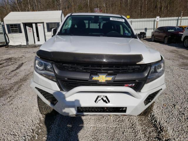 1GCGTDEN8J1231791 - 2018 CHEVROLET COLORADO Z71 WHITE photo 5