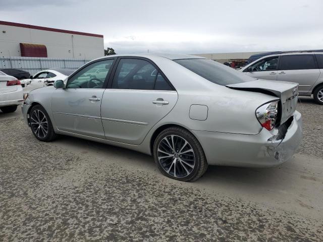 JTDBE32K120016401 - 2002 TOYOTA CAMRY LE GRAY photo 2