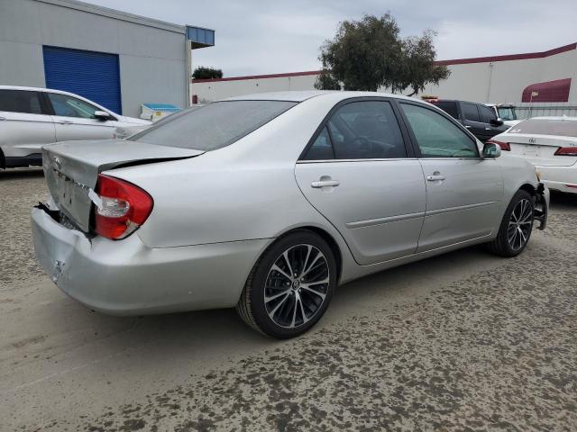 JTDBE32K120016401 - 2002 TOYOTA CAMRY LE GRAY photo 3