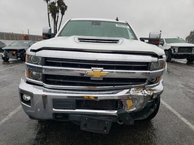 1GC1KWEYXJF210362 - 2018 CHEVROLET SILVERADO K2500 HEAVY DUTY LTZ WHITE photo 5