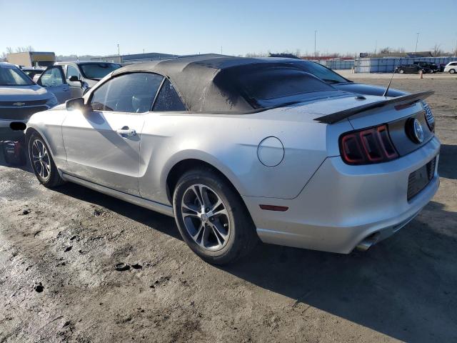 1ZVBP8EM8D5269934 - 2013 FORD MUSTANG SILVER photo 2