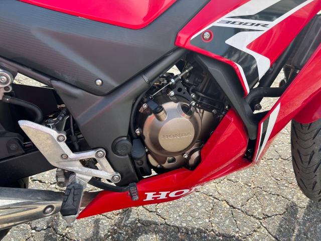 MLHNC5101M5700737 - 2021 HONDA CBR300 R RED photo 7