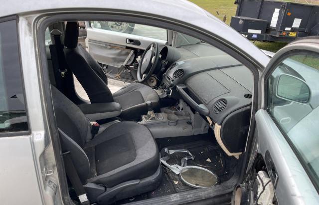 3VWCF21C6YM415832 - 2000 VOLKSWAGEN NEW BEETLE GLS TDI SILVER photo 5