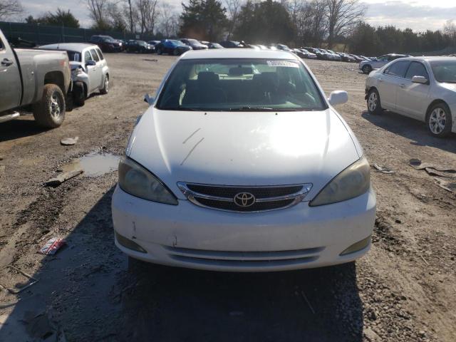 JTDBE32K940245749 - 2004 TOYOTA CAMRY LE WHITE photo 5