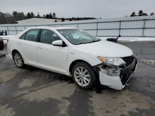 4T1BD1FK2CU028855 - 2012 TOYOTA CAMRY HYBRID WHITE photo 4