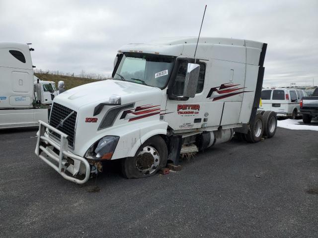 4V4NC9EH9FN920600 - 2015 VOLVO VN VNL WHITE photo 2