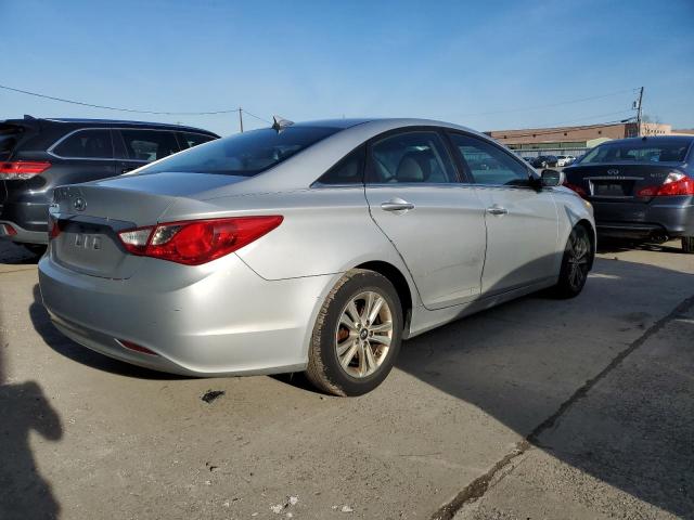 5NPEB4AC4DH516824 - 2013 HYUNDAI SONATA GLS SILVER photo 3