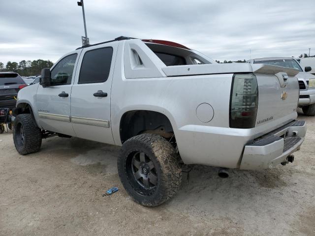 3GNTKEE35BG264568 - 2011 CHEVROLET AVALANCHE LS SILVER photo 2