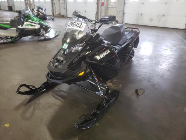 2BPSDSNG9NV000002 - 2022 SKI DOO RENEGADE BLACK photo 2