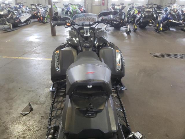 2BPSDSNG9NV000002 - 2022 SKI DOO RENEGADE BLACK photo 5