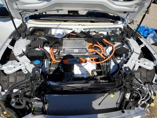 WA1VABGE3NB033581 - 2022 AUDI E-TRON CHRONOS WHITE photo 11