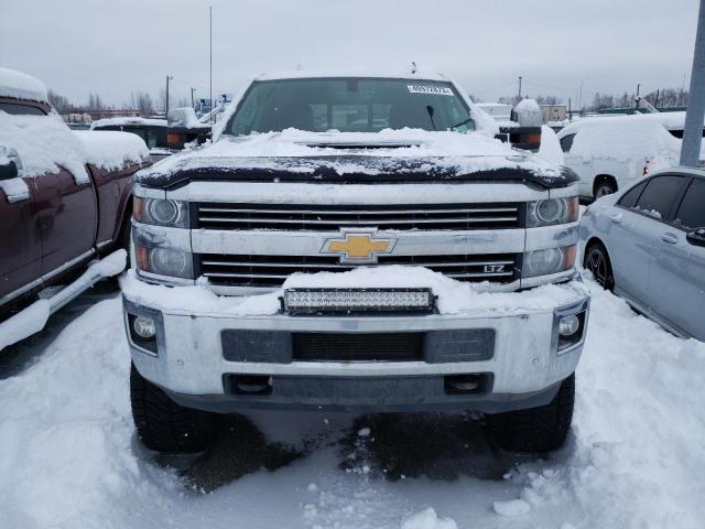 1GC1KWEY4JF233362 - 2018 CHEVROLET SILVERADO K2500 HEAVY DUTY LTZ WHITE photo 5