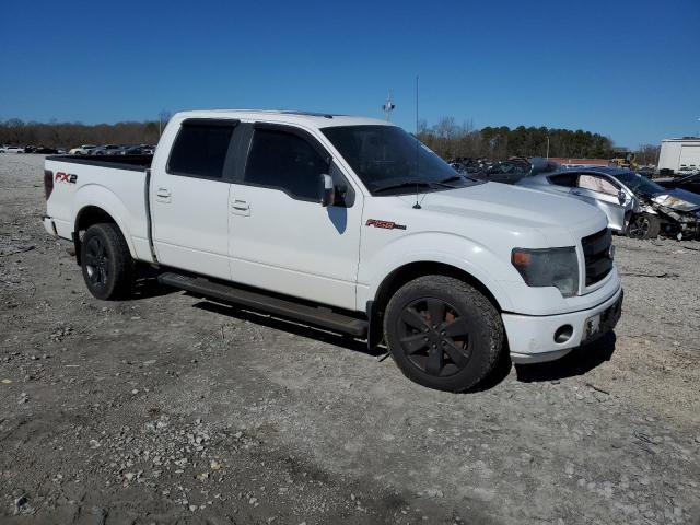 1FTFW1CF6EFC25560 - 2014 FORD F150 SUPERCREW WHITE photo 4