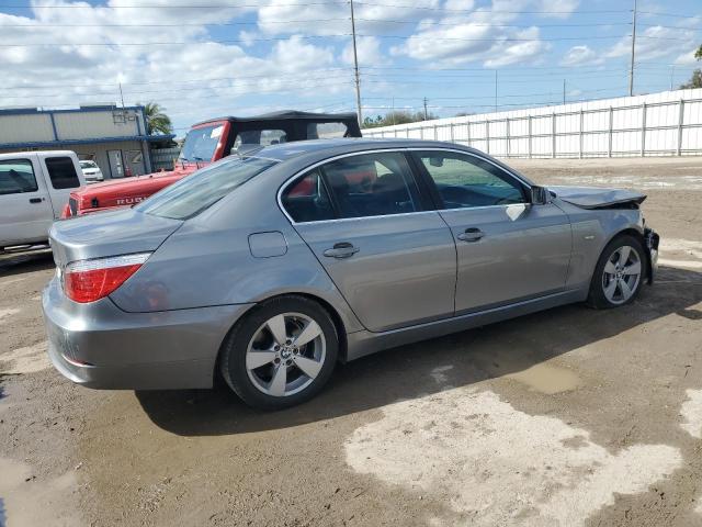 WBANV13598CZ53723 - 2008 BMW 528 XI GRAY photo 3