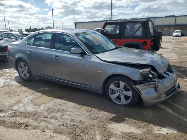 WBANV13598CZ53723 - 2008 BMW 528 XI GRAY photo 4