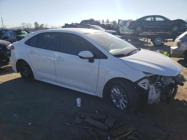 JTDVPMAE1MJ139735 - 2021 TOYOTA COROLLA LE WHITE photo 4