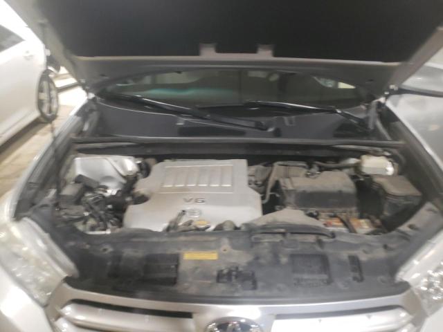 5TDBK3EH9BS092437 - 2011 TOYOTA HIGHLANDER BASE Күміс фото 11