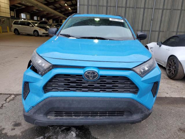 JTMH1RFV7KJ010609 - 2019 TOYOTA RAV4 LE BLUE photo 5