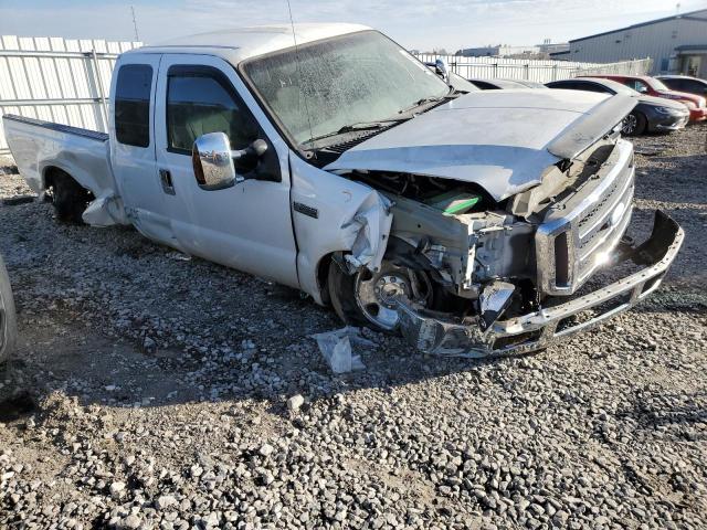 1FTNX20556EA69786 - 2006 FORD F250 SUPER DUTY WHITE photo 4