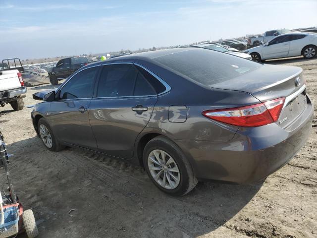 4T1BF1FK1GU589242 - 2016 TOYOTA CAMRY LE GRAY photo 2