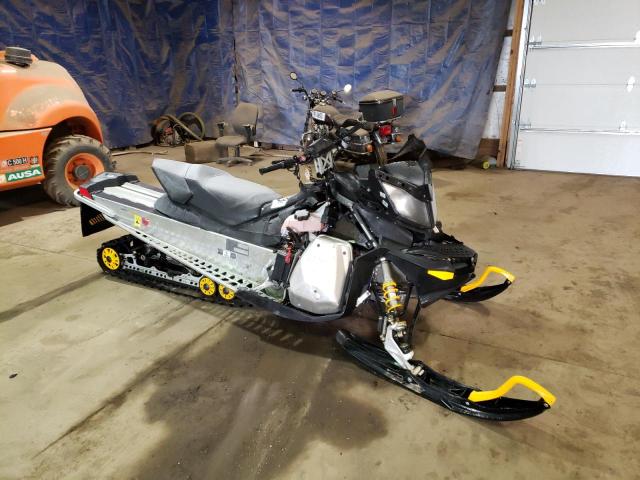 2BPSBU9D69V000711 - 2009 SKI DOO RENEGADE BLACK photo 1