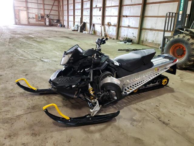 2BPSBU9D69V000711 - 2009 SKI DOO RENEGADE BLACK photo 2