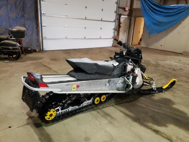 2BPSBU9D69V000711 - 2009 SKI DOO RENEGADE BLACK photo 4