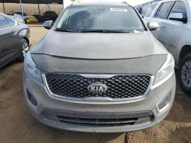 5XYPG4A38HG254667 - 2017 KIA SORENTO LX GRAY photo 5