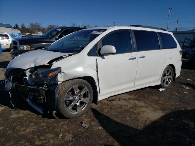 5TDXZ3DC6JS912849 - 2018 TOYOTA SIENNA SE WHITE photo 1