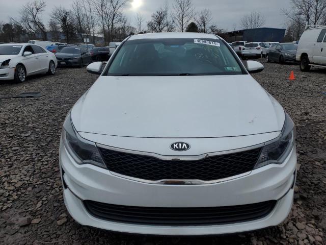 5XXGT4L37JG272113 - 2018 KIA OPTIMA LX WHITE photo 5