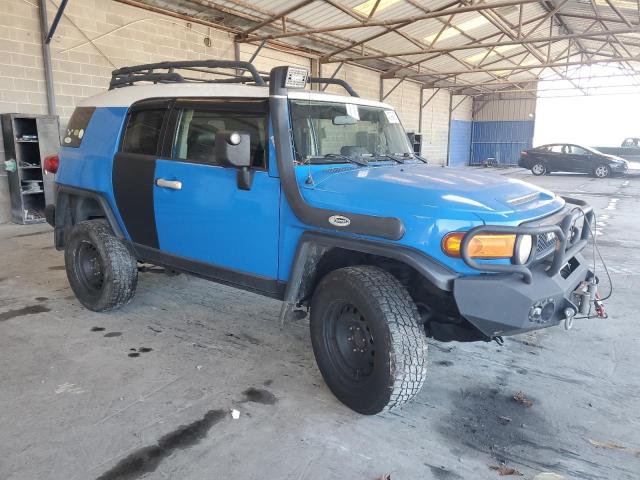 JTEZU11F570004748 - 2007 TOYOTA FJ CRUISER BLUE photo 4