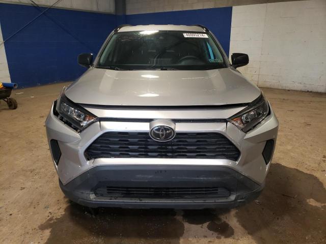 2T3F1RFV1KC011748 - 2019 TOYOTA RAV4 LE SILVER photo 5