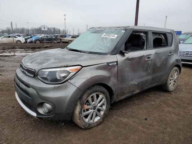 KNDJP3A55J7624302 - 2018 KIA SOUL + GRAY photo 1