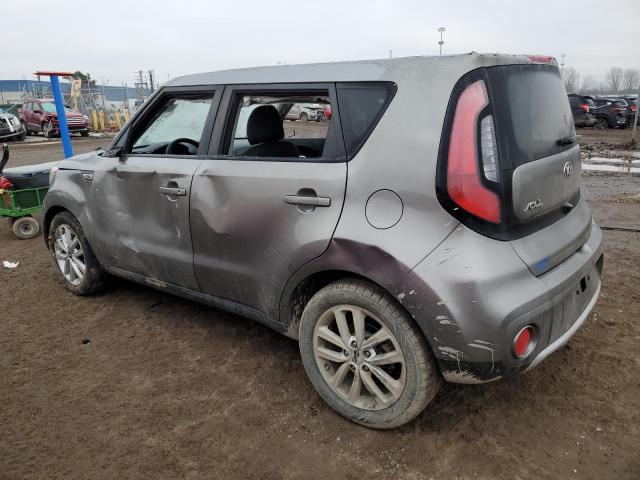 KNDJP3A55J7624302 - 2018 KIA SOUL + GRAY photo 2