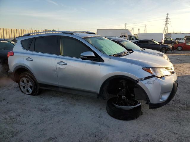 2T3WFREV0EW118246 - 2014 TOYOTA RAV4 XLE SILVER photo 4