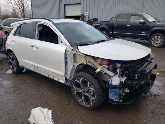 KNDCR3LE5P5033049 - 2023 KIA NIRO EX WHITE photo 4