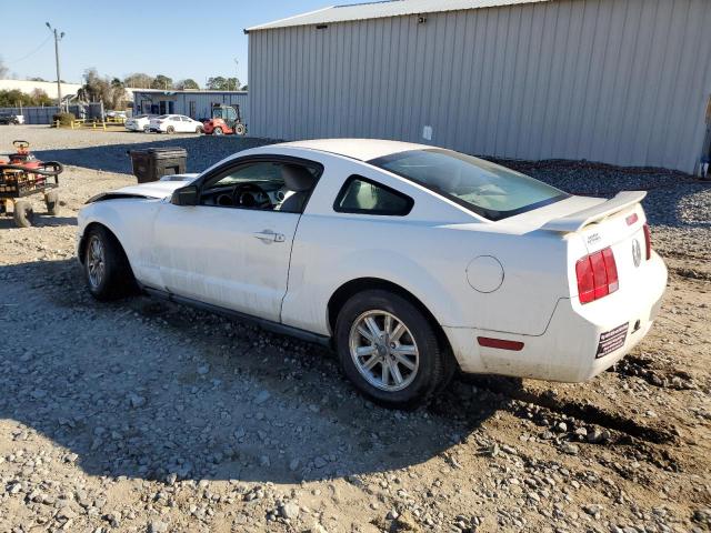 1ZVFT80N965118990 - 2006 FORD MUSTANG WHITE photo 2