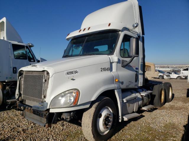 1FUJGEDR2DSFD3054 - 2013 FREIGHTLINER CASCADIA WHITE photo 2