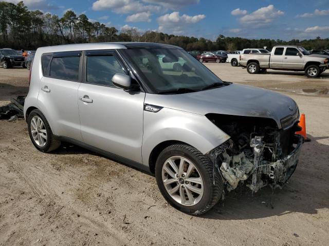 KNDJP3A56K7019139 - 2019 KIA SOUL + SILVER photo 4