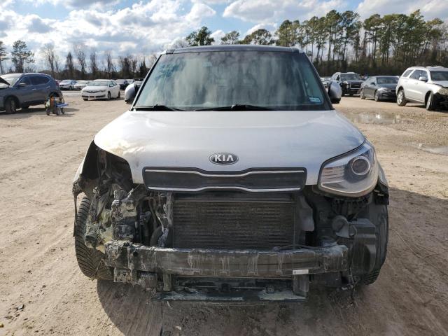 KNDJP3A56K7019139 - 2019 KIA SOUL + SILVER photo 5