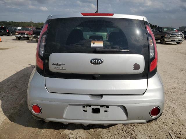 KNDJP3A56K7019139 - 2019 KIA SOUL + SILVER photo 6