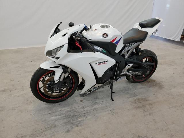 JH2SC5943CK400685 - 2012 HONDA CBR1000 RR WHITE photo 2