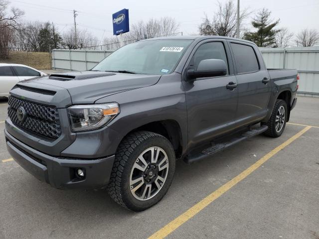 5TFDW5F16JX742943 - 2018 TOYOTA TUNDRA CREWMAX SR5 GRAY photo 1